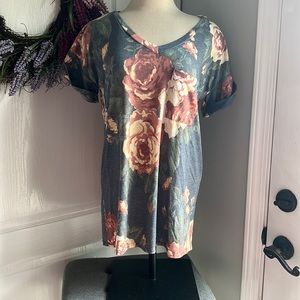 NWT SEW IN LOVE FLORAL CHEST POCKET TEE SIZE SMALL